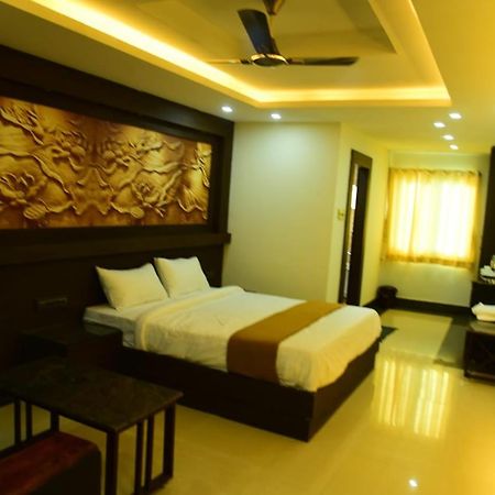 Hotel Vaishnavi Residency Tiptur Tarikere Exterior foto